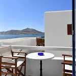 White Paros Apartman Náusza