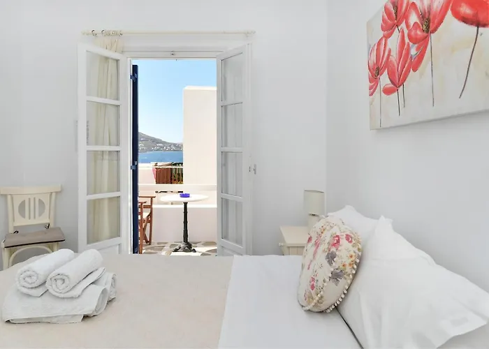 White Paros Apartman Náusza