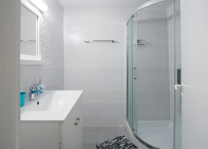 White Paros Apartman Náusza